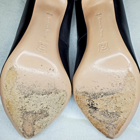 Gianvito Rossi Black Leather High-Heeled Pumps - Picture 4 of 11